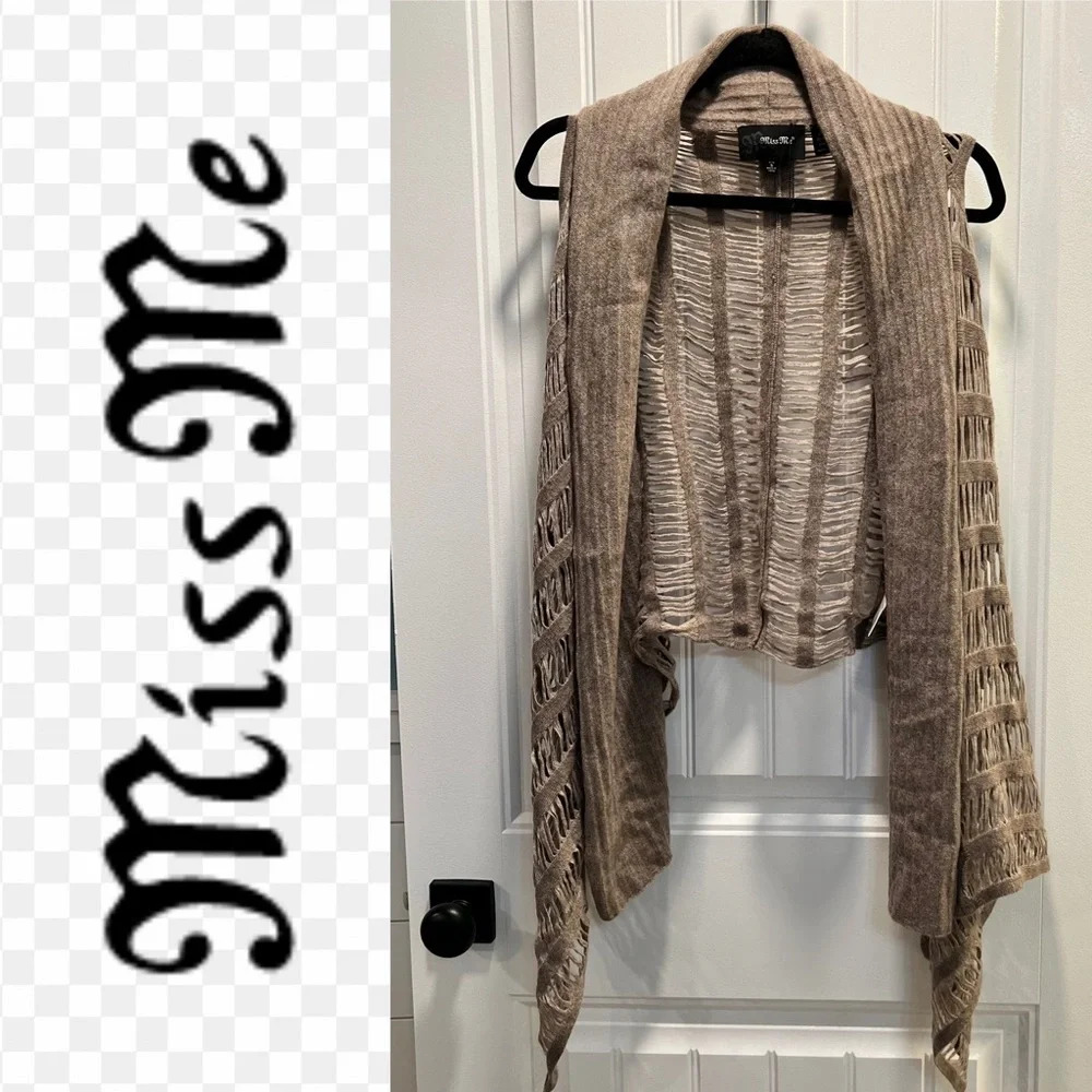 Miss Me Wool Blend Tan ‘Shredded” Hi/Low Sweater Vest. Size Small. NWOT.
